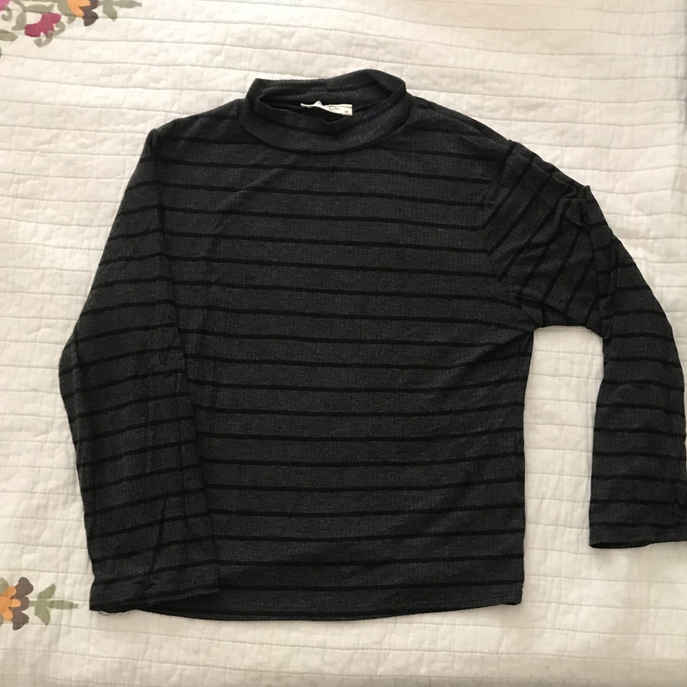 Mock neck crop top